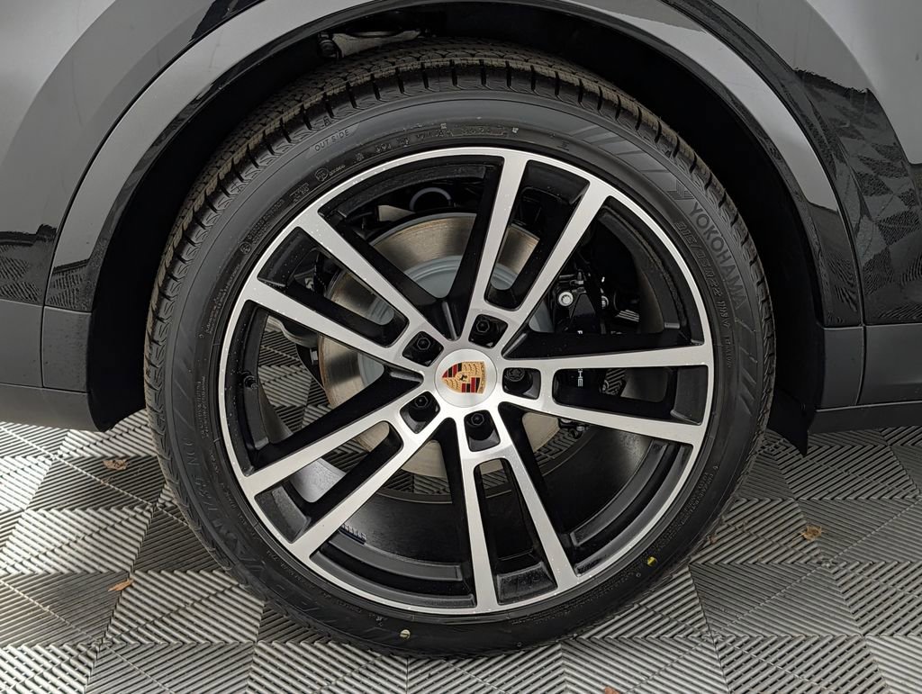 New 2026 Porsche Cayenne Coupe AWD/4WD image 13