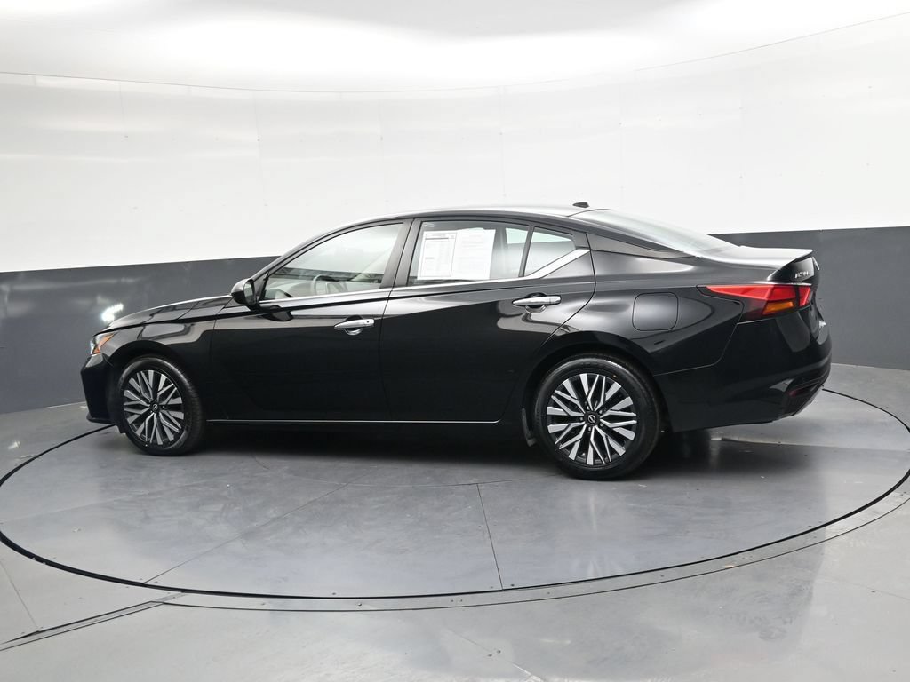 Used 2024 Nissan Altima 2.5 SV FWD image 8