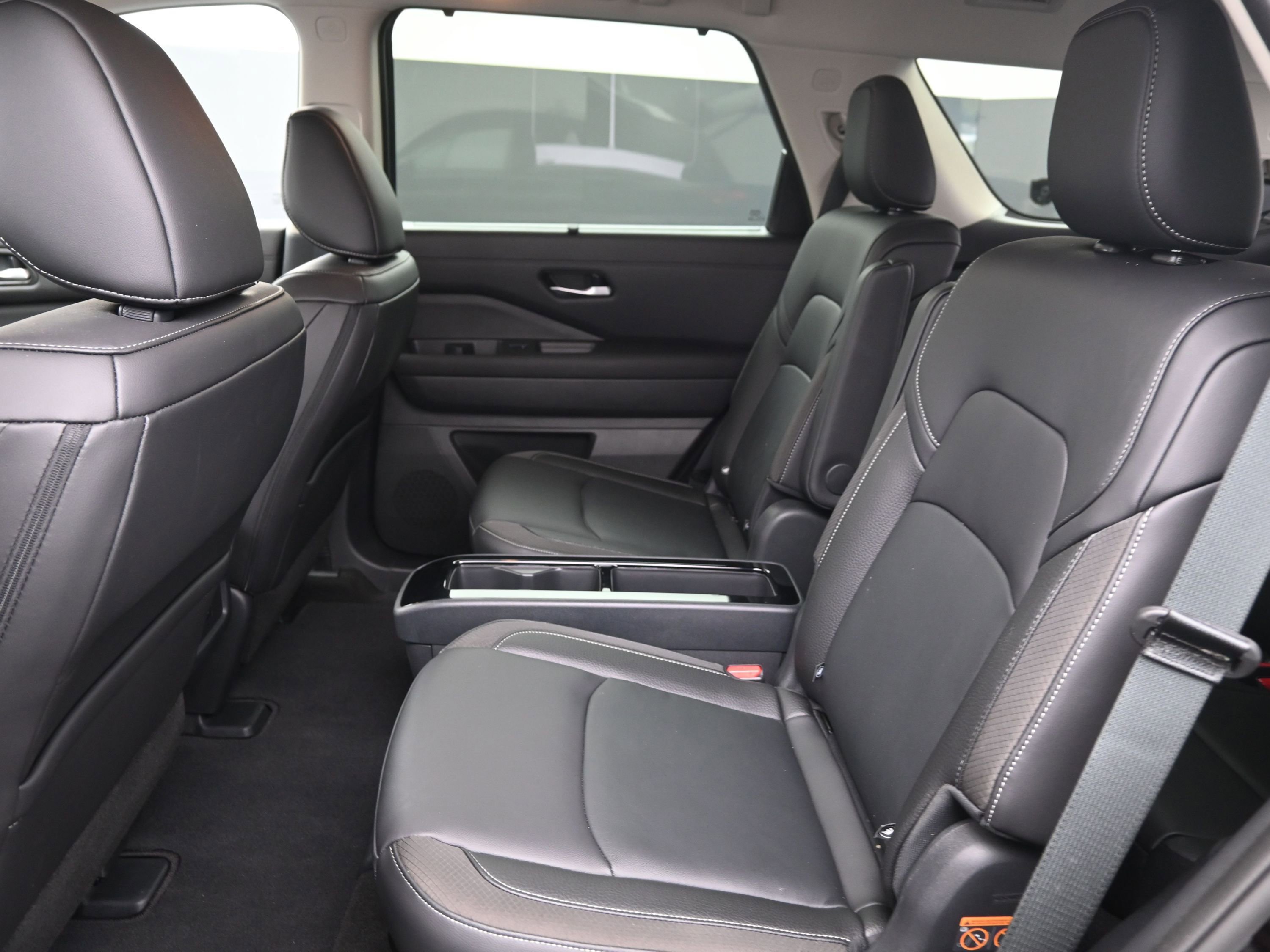 Used 2025 Nissan Pathfinder SL w/ SL Premium Package image 17