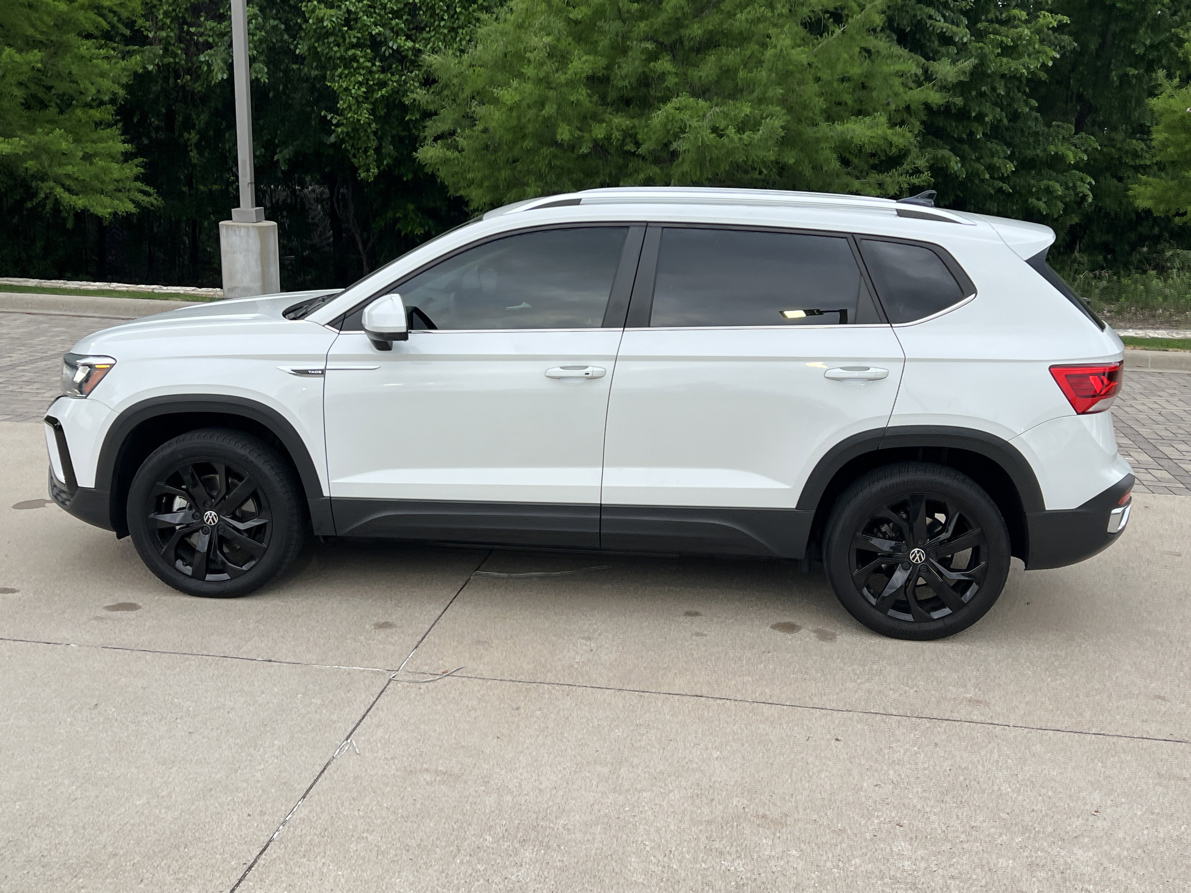 Certified 2023 Volkswagen Taos SE w/ Panoramic Sunroof Package FWD image 7