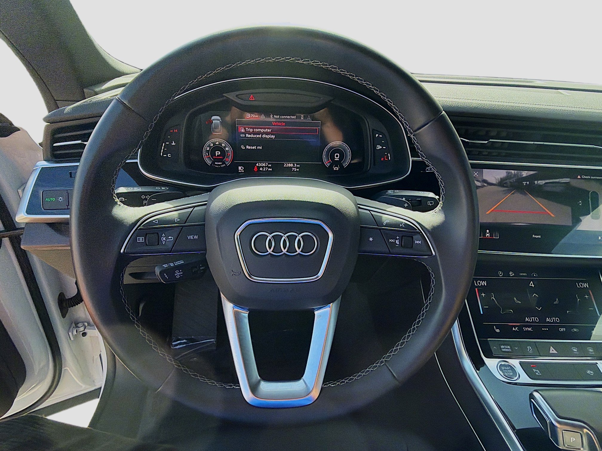 Used 2023 Audi Q8 Premium image 10