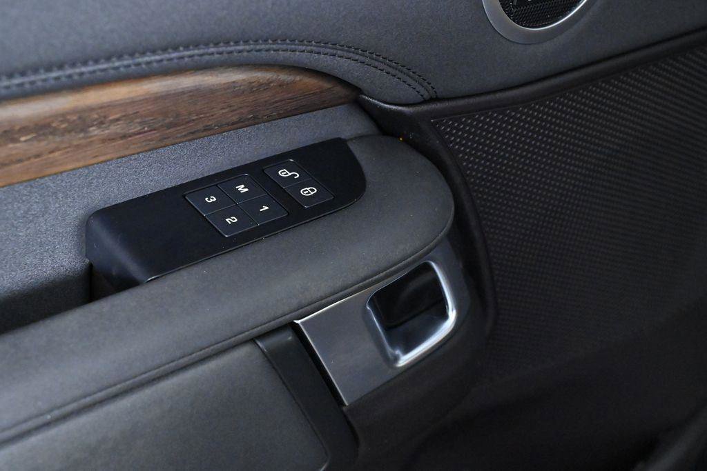Used 2019 Land Rover Discovery HSE image 22