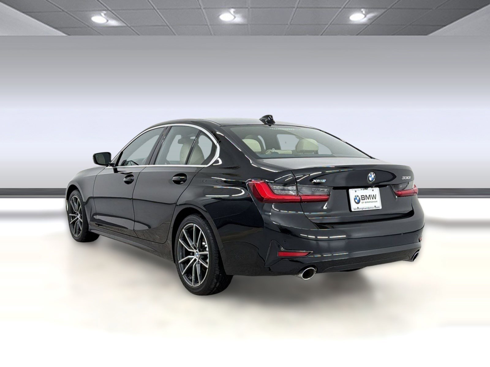 Used 2021 BMW 330i xDrive Sedan w/ Convenience Package image 3