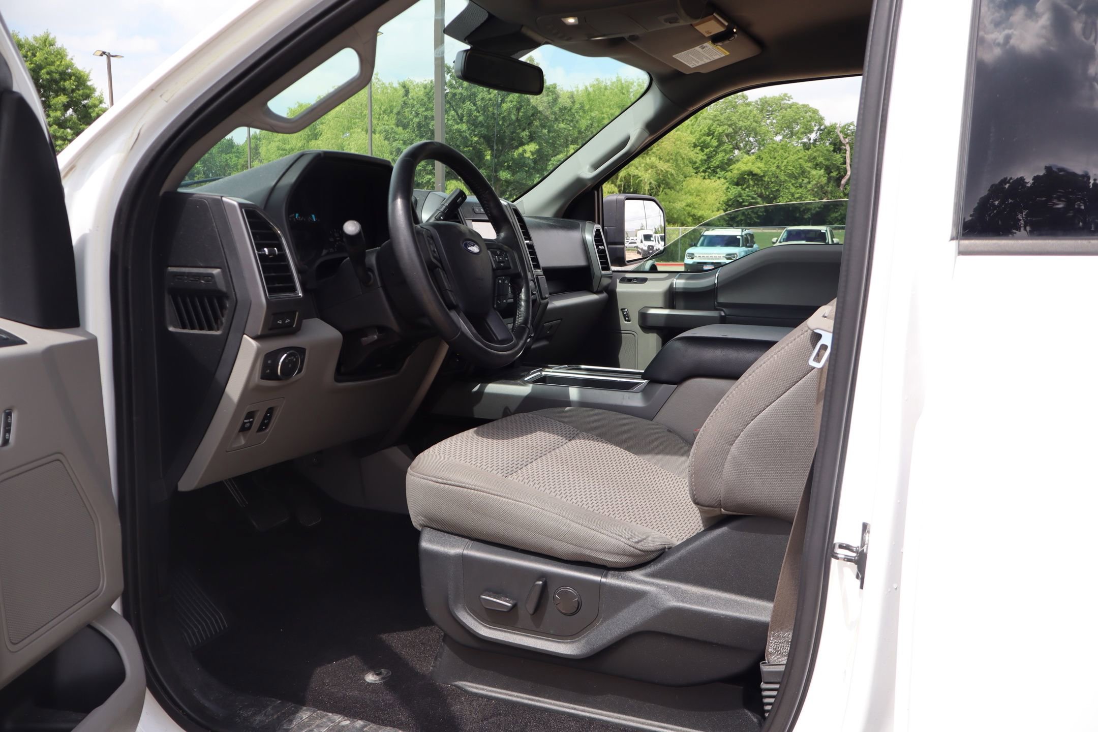 Used 2019 Ford F150 XLT w/ Equipment Group 302A Luxury AWD/4WD image 24