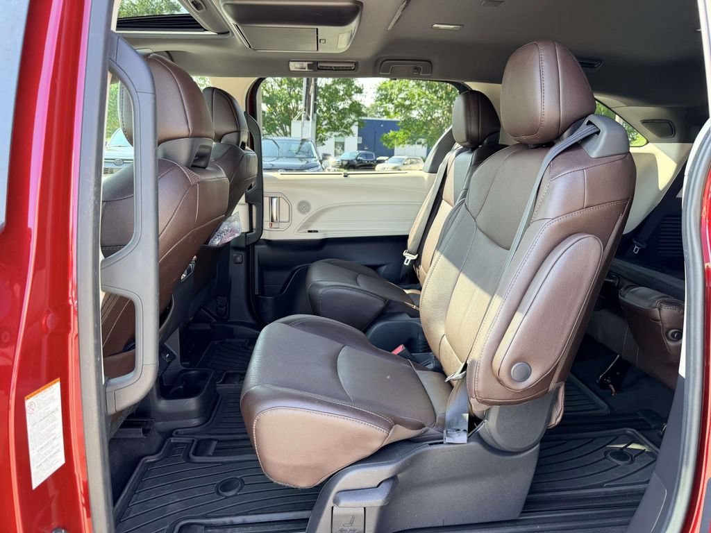 Certified 2021 Toyota Sienna Platinum AWD/4WD image 16
