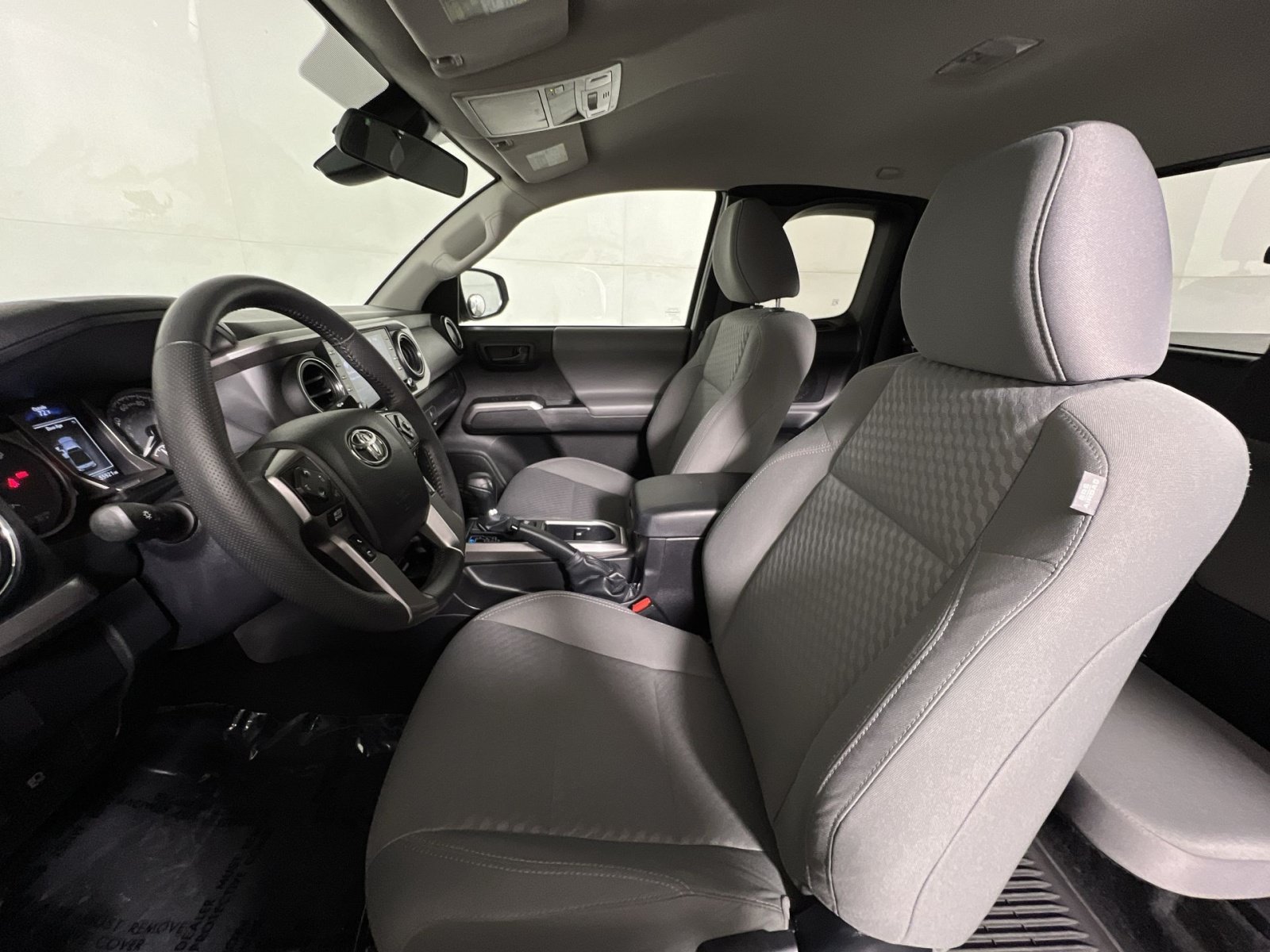 Used 2022 Toyota Tacoma SR5 w/ SR5 Appearance Package (SM) AWD/4WD image 13