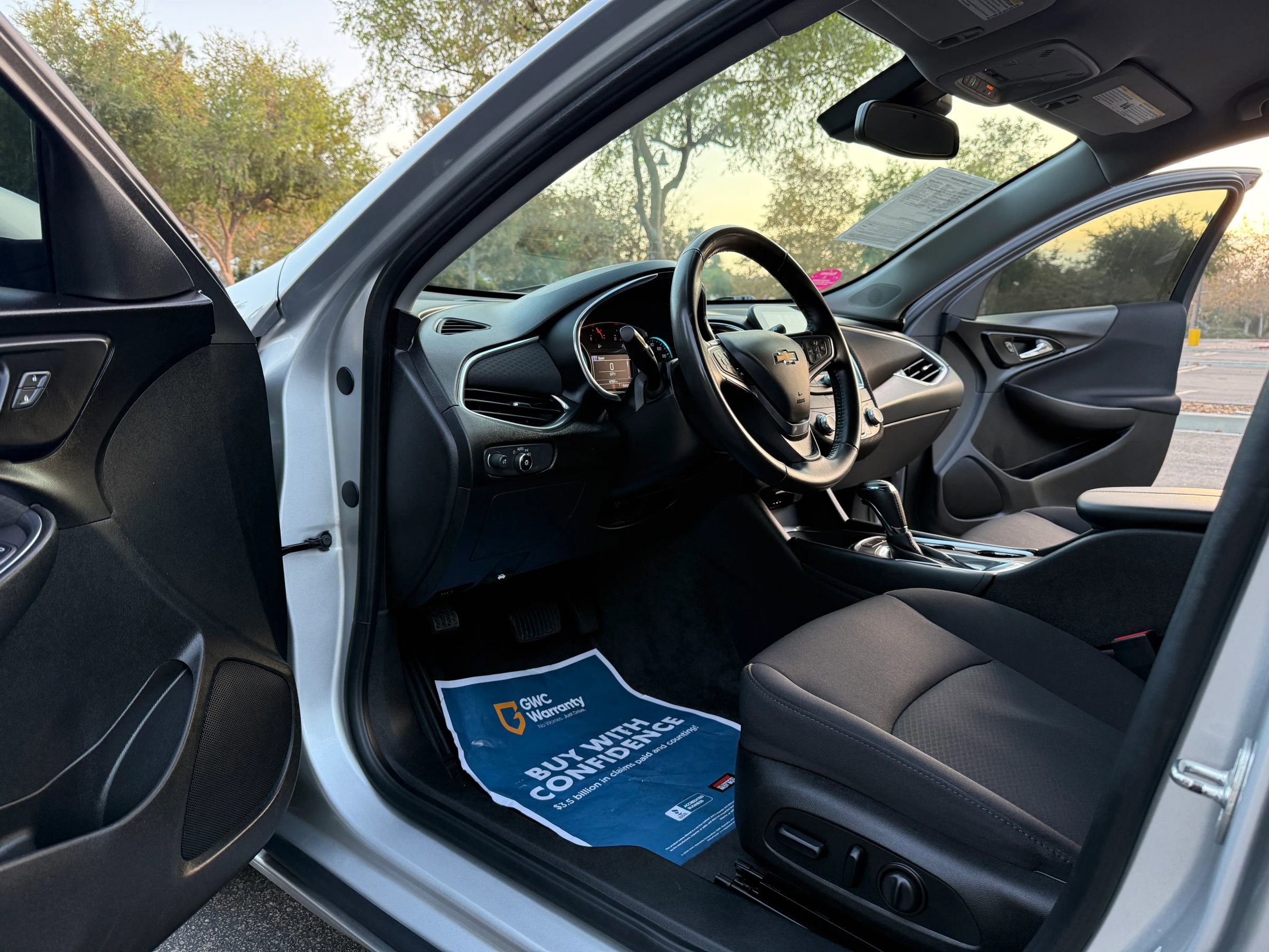 Used 2018 Chevrolet Malibu LT w/ Driver Confidence Package image 9