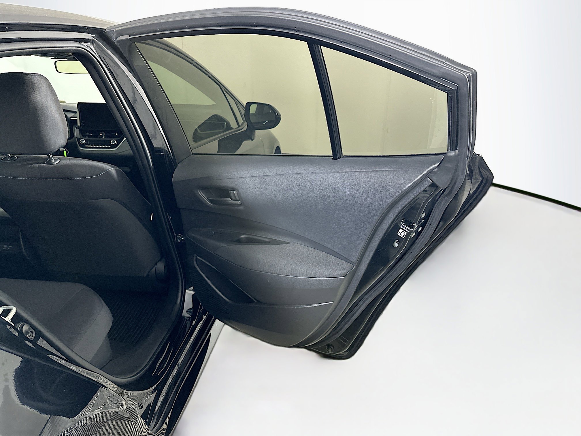 Used 2025 Toyota Corolla LE image 28