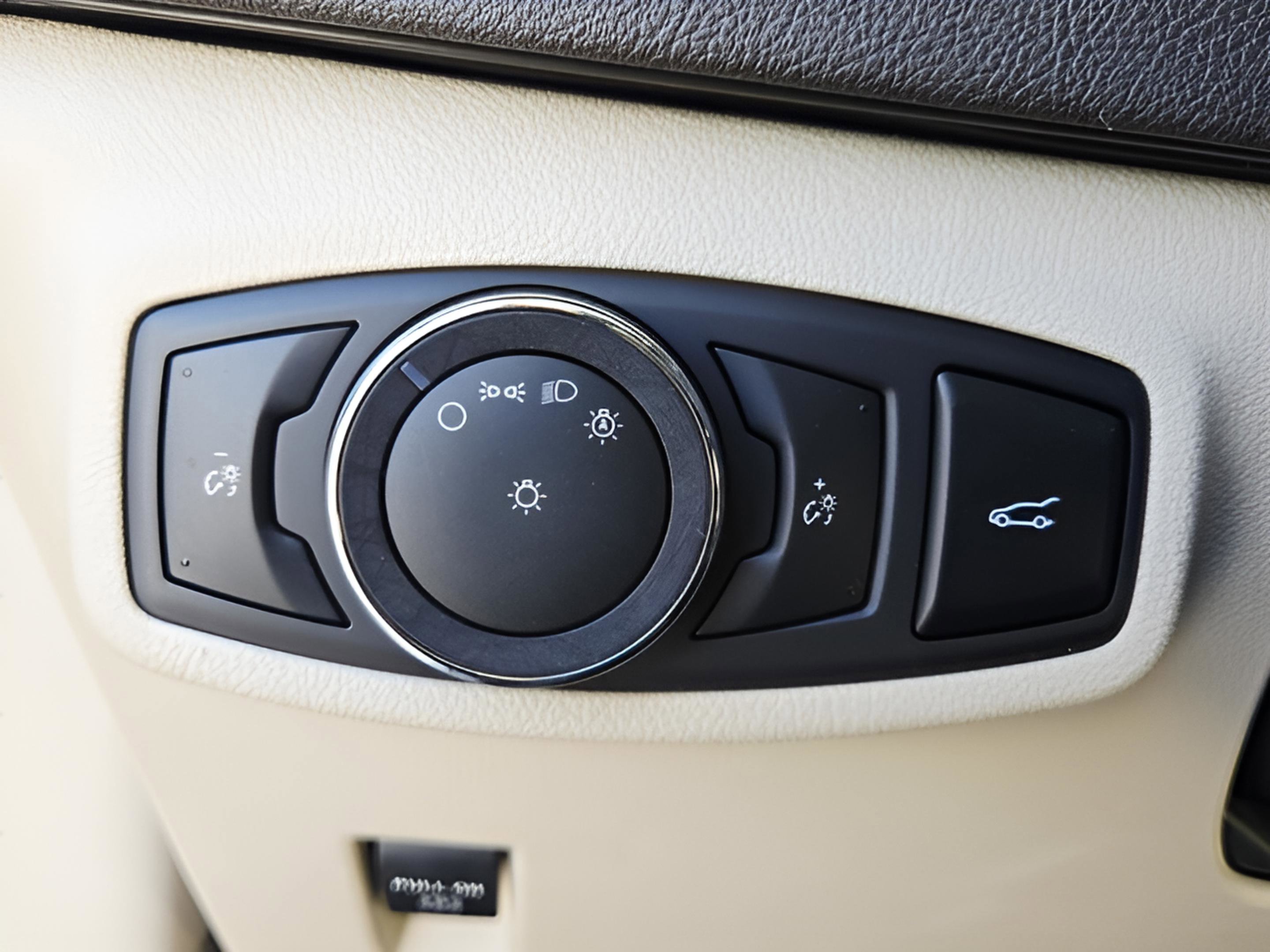 Used 2019 Lincoln MKC Select w/ Select Plus Package image 17