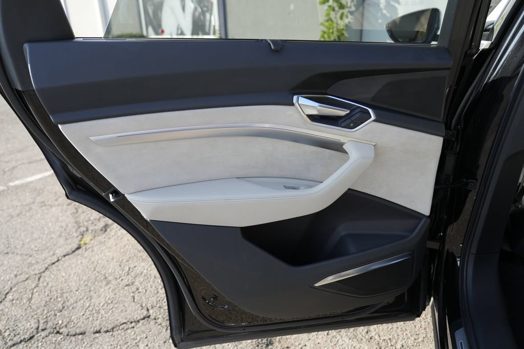 Used 2019 Audi e-tron Prestige AWD/4WD image 30