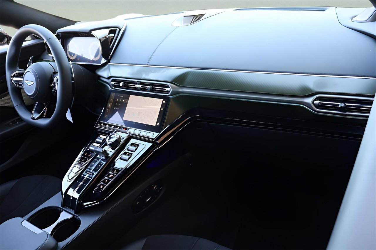 Used 2025 Aston Martin V8 Vantage Coupe image 19