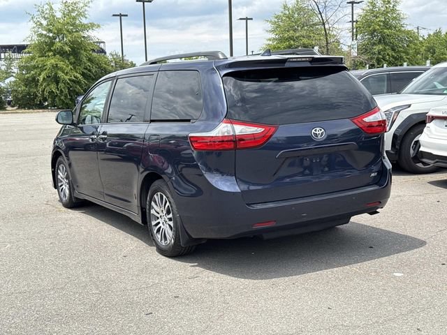 Used 2019 Toyota Sienna XLE w/ XLE Navigation Package FWD image 4