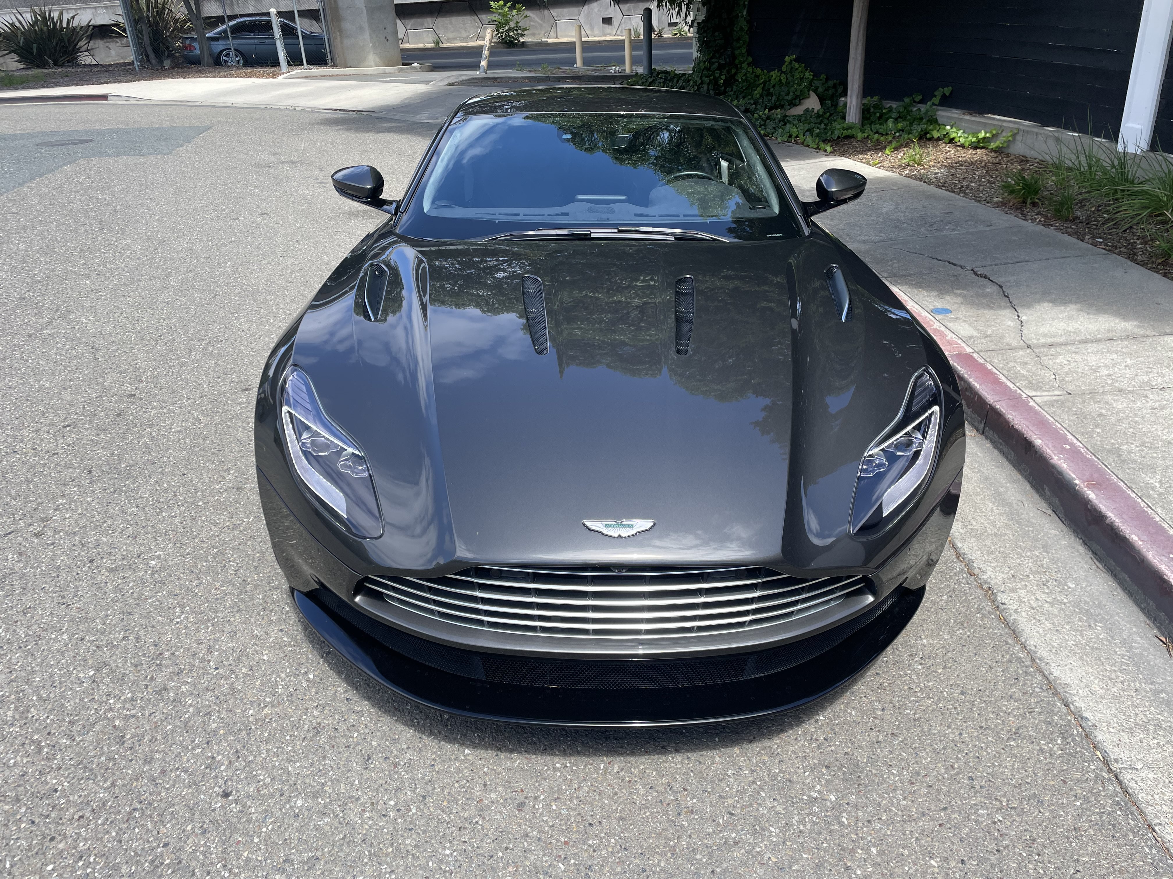 Used 2017 Aston Martin DB11 V12 RWD image 12