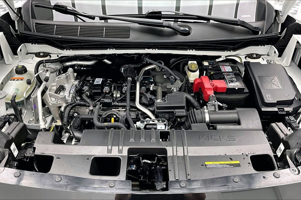 Used 2025 Nissan Kicks SR FWD image 10