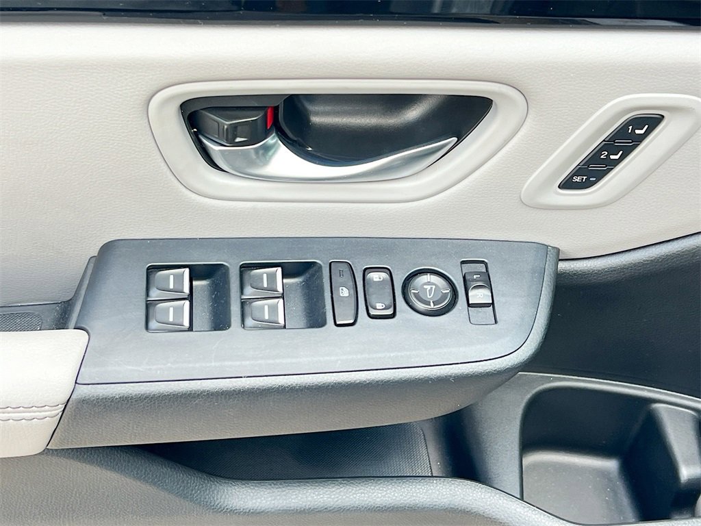 Used 2025 Honda Pilot EX-L image 18