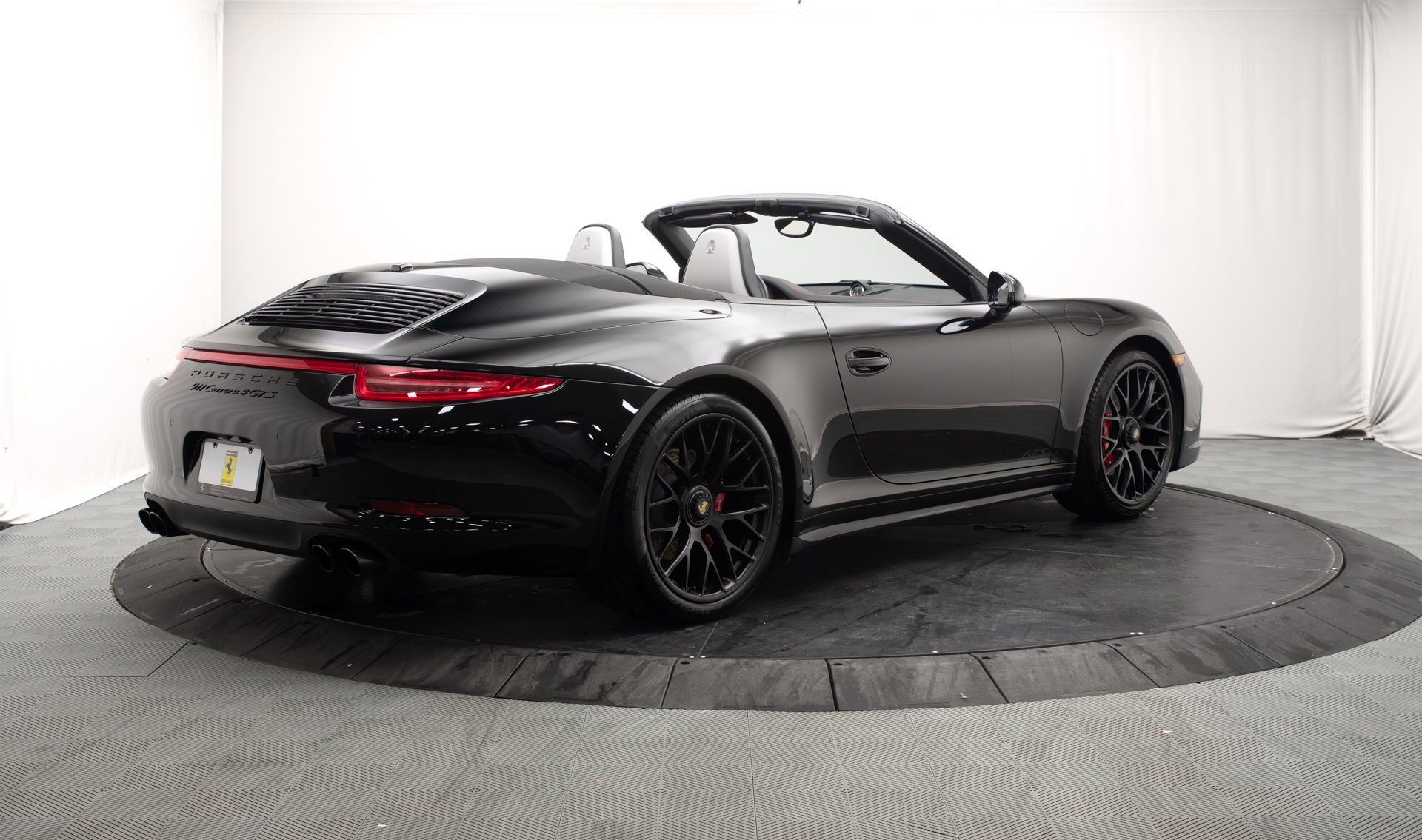 Used 2015 Porsche 911 Carrera 4 GTS image 3