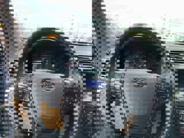 Used 2017 Ford Explorer XLT w/ Equipment Group 202A image 10