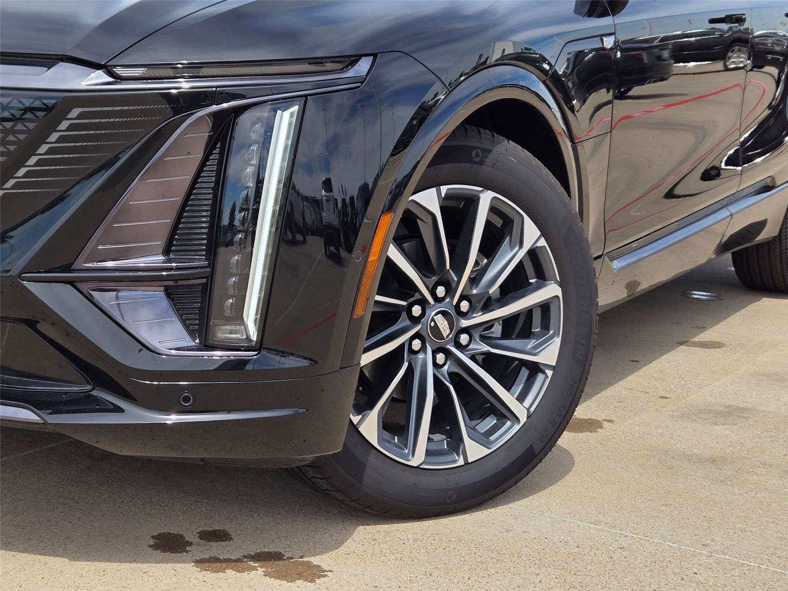 New 2026 Cadillac Lyriq Premium Luxury AWD/4WD image 7