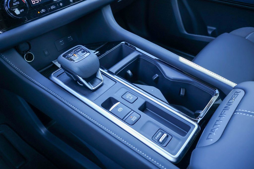 New 2025 Nissan Pathfinder SL image 15