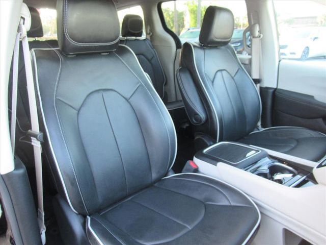Used 2024 Chrysler Pacifica Limited image 9