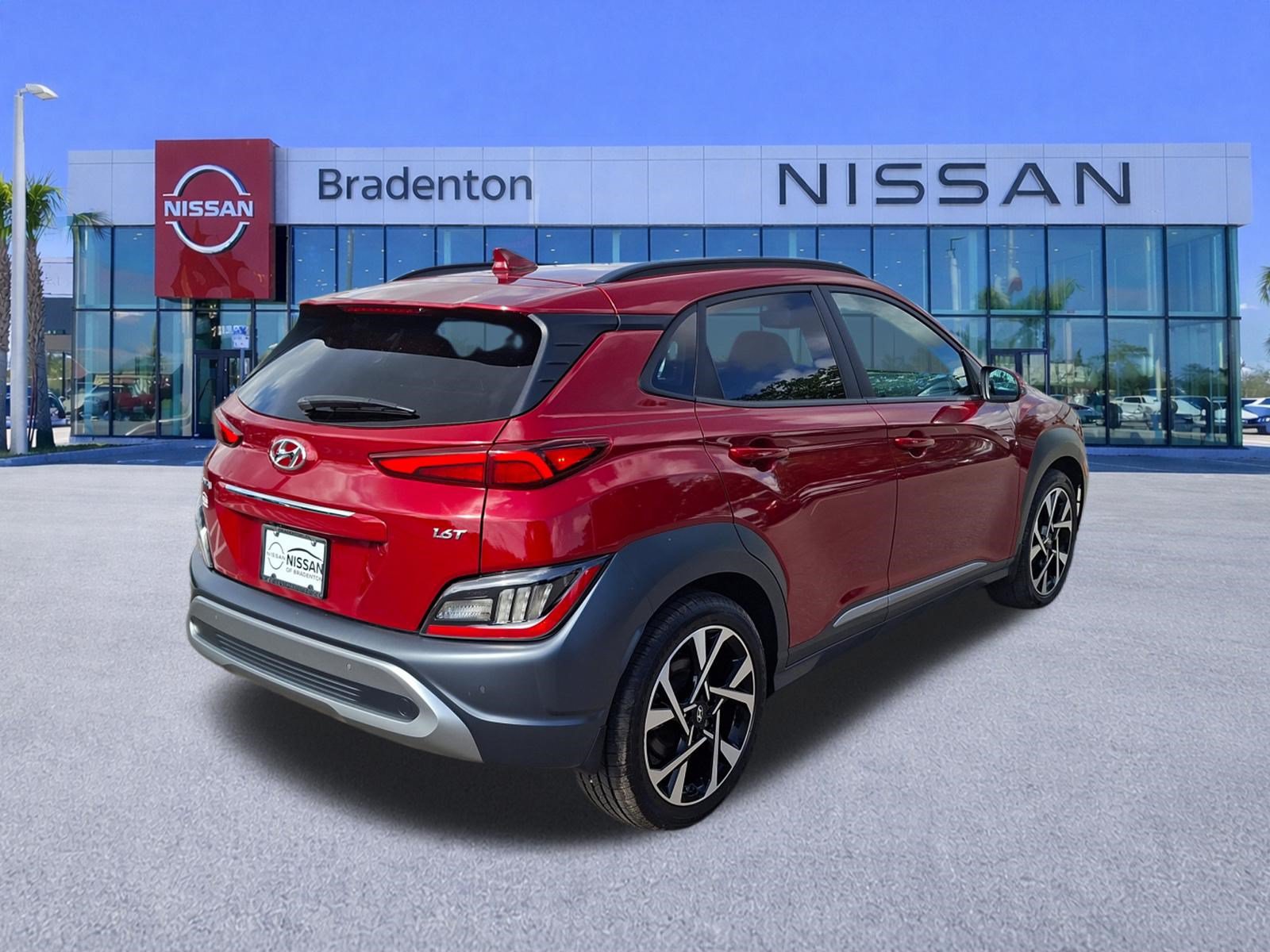 Used 2023 Hyundai Kona Limited FWD image 5