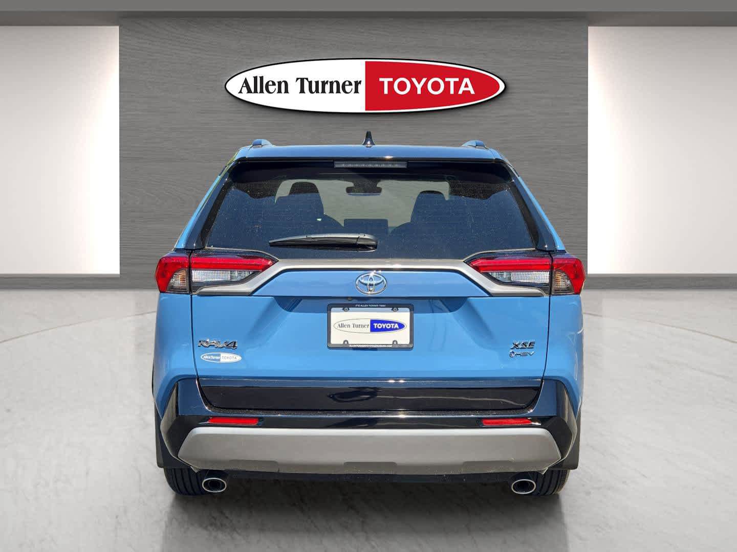 Used 2025 Toyota RAV4 XSE AWD/4WD image 7