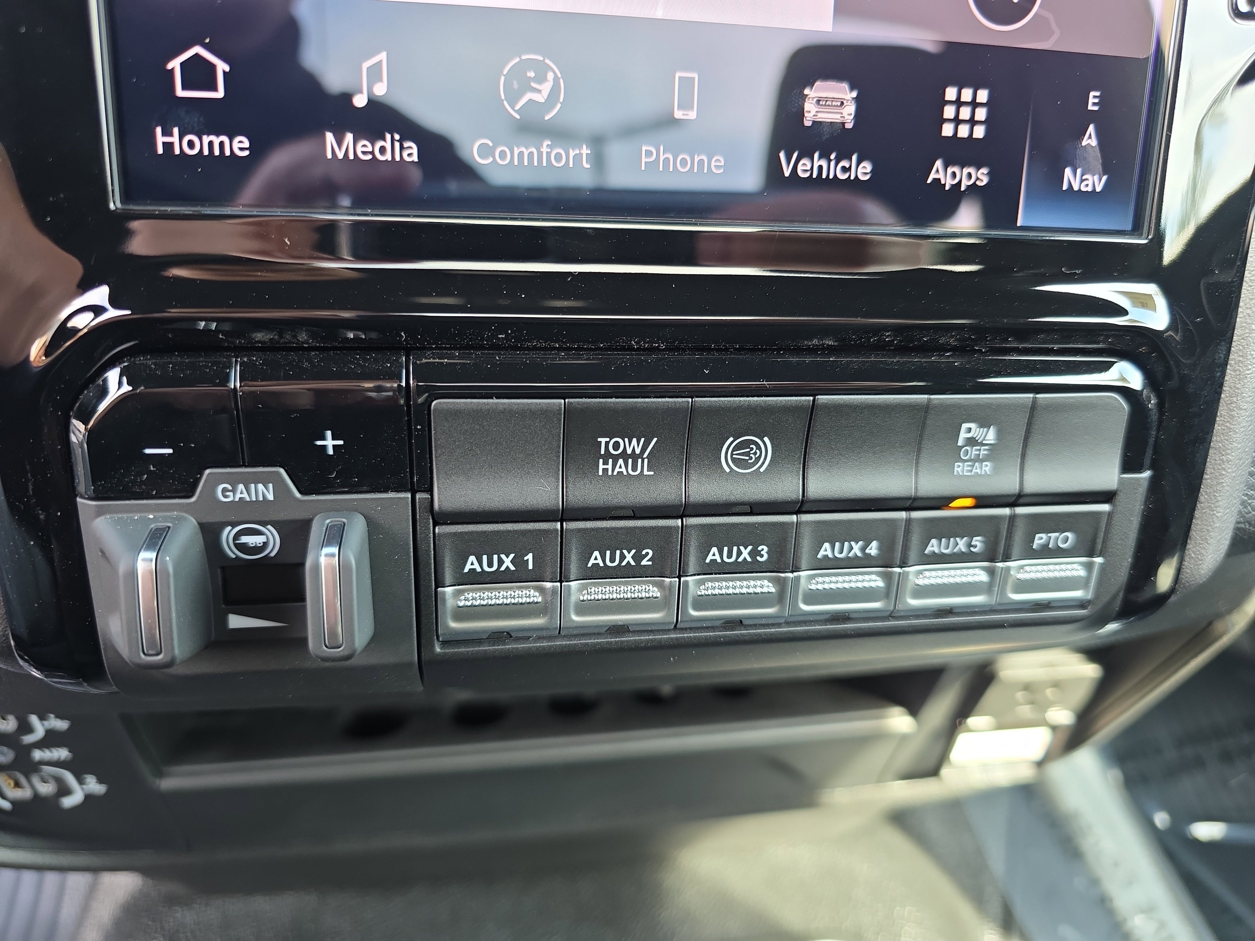 New 2026 RAM 5500 4x4 Regular Cab image 6