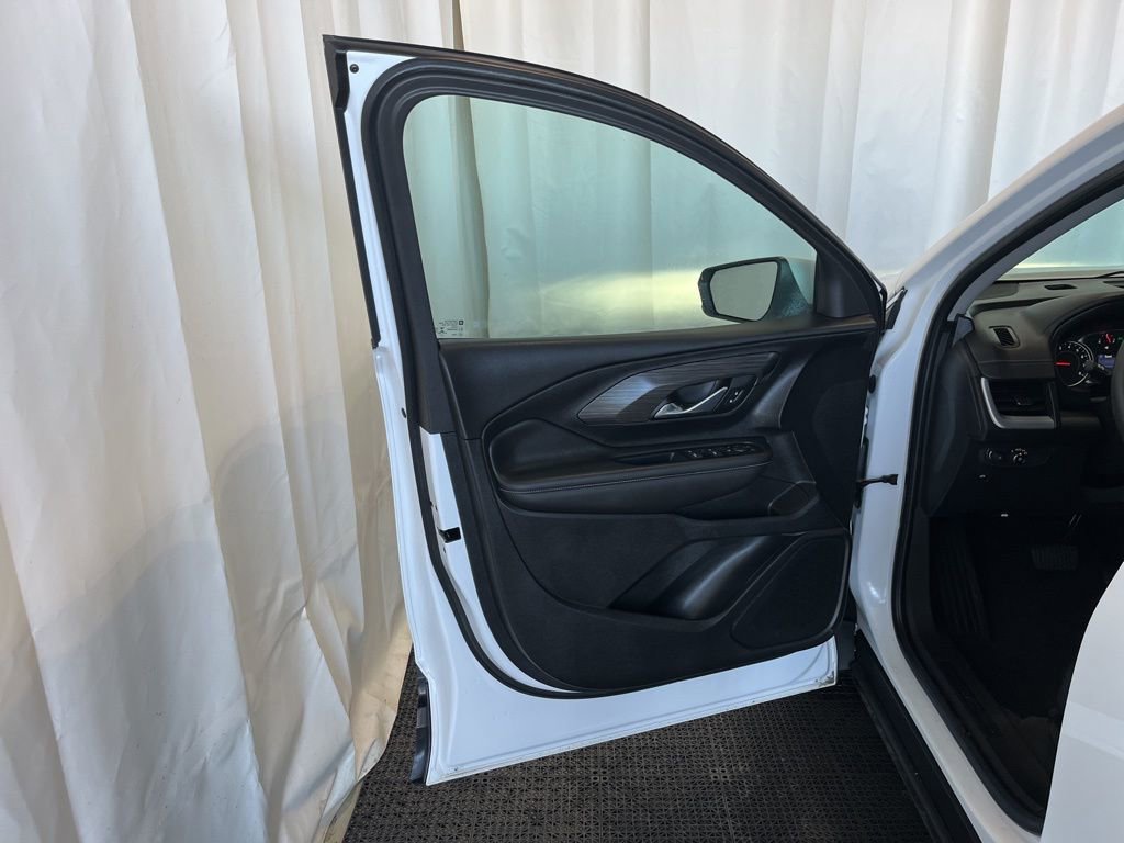 Used 2023 GMC Terrain SLE image 17