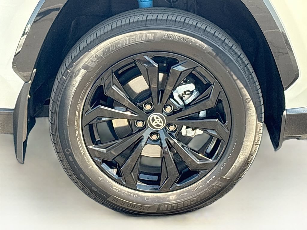 Used 2022 Toyota RAV4 XSE AWD/4WD image 32