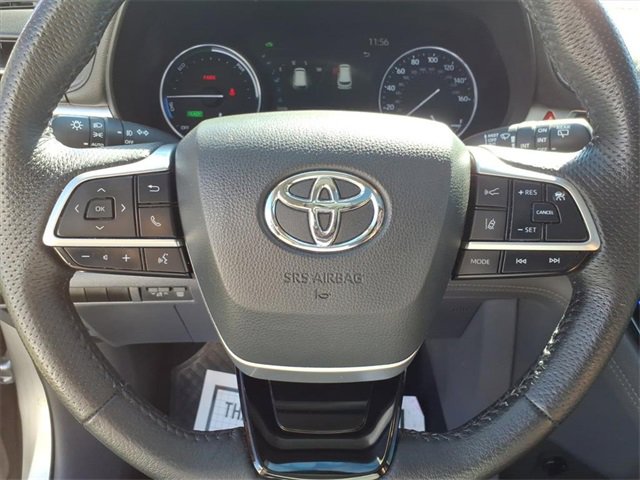 Used 2022 Toyota Sienna Limited image 11