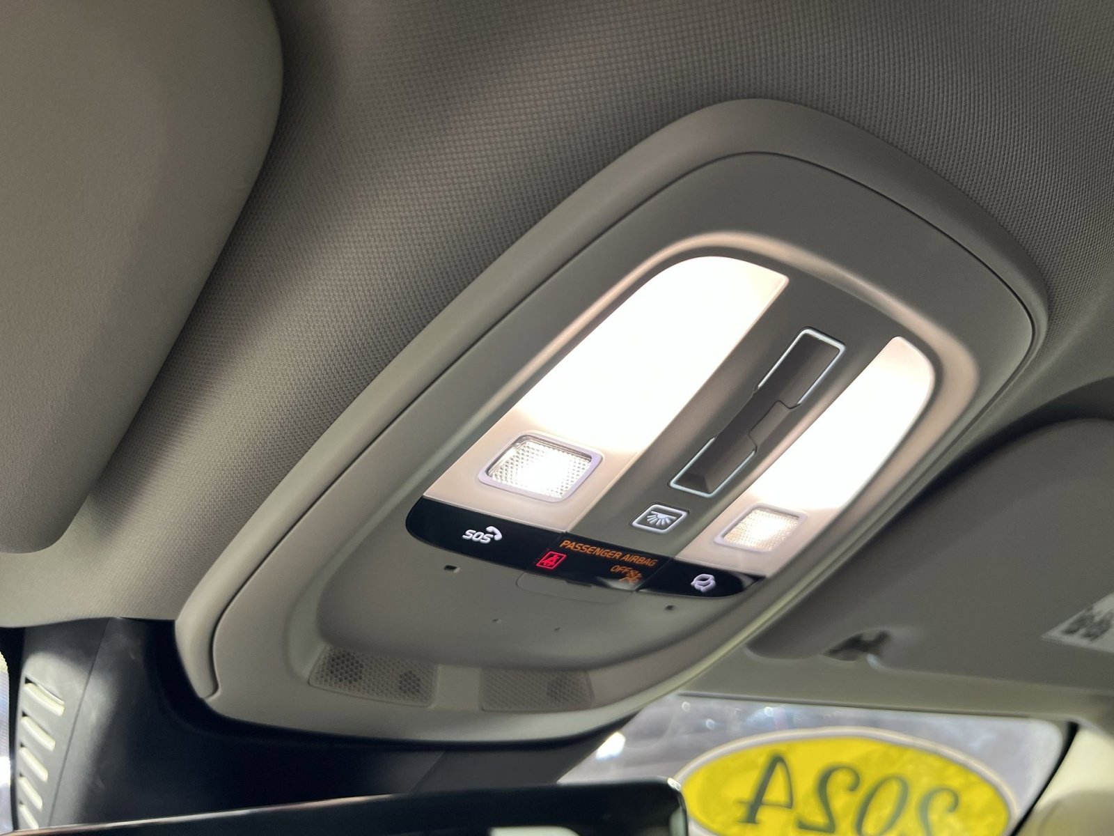 Used 2024 Volvo V60 B5 Cross Country Plus w/ Protection Package Premier image 35