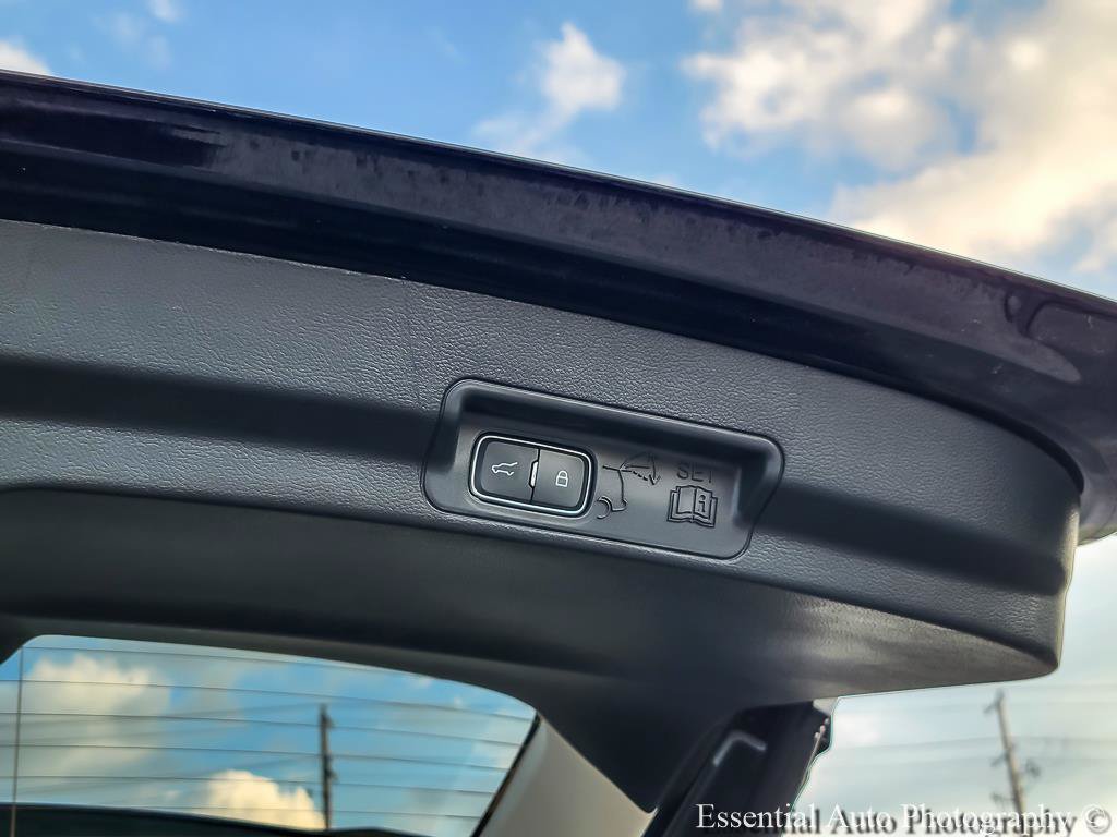 Used 2025 Ford Explorer Active AWD/4WD image 30