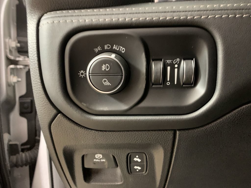Used 2022 RAM 1500 Limited AWD/4WD image 18