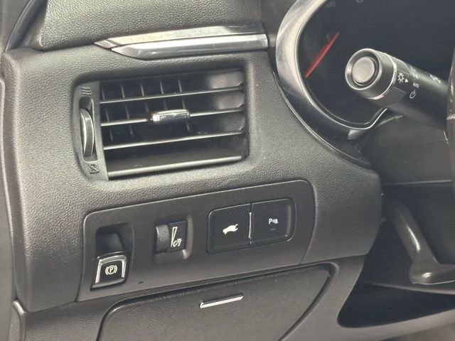 Used 2015 Chevrolet Impala LT w/ Convenience Package FWD image 13