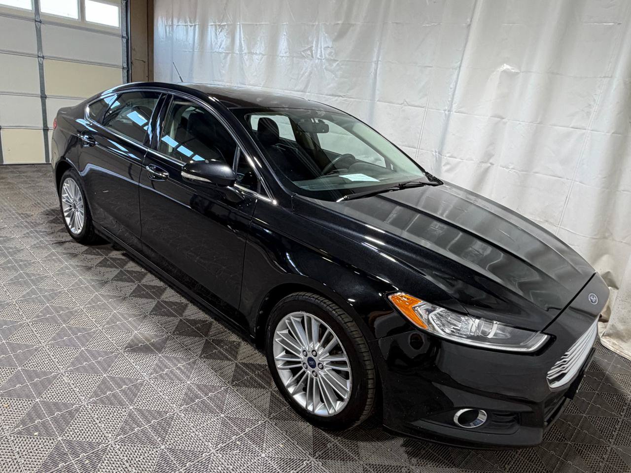 Used 2014 Ford Fusion SE w/ Equipment Group 202A FWD image 10