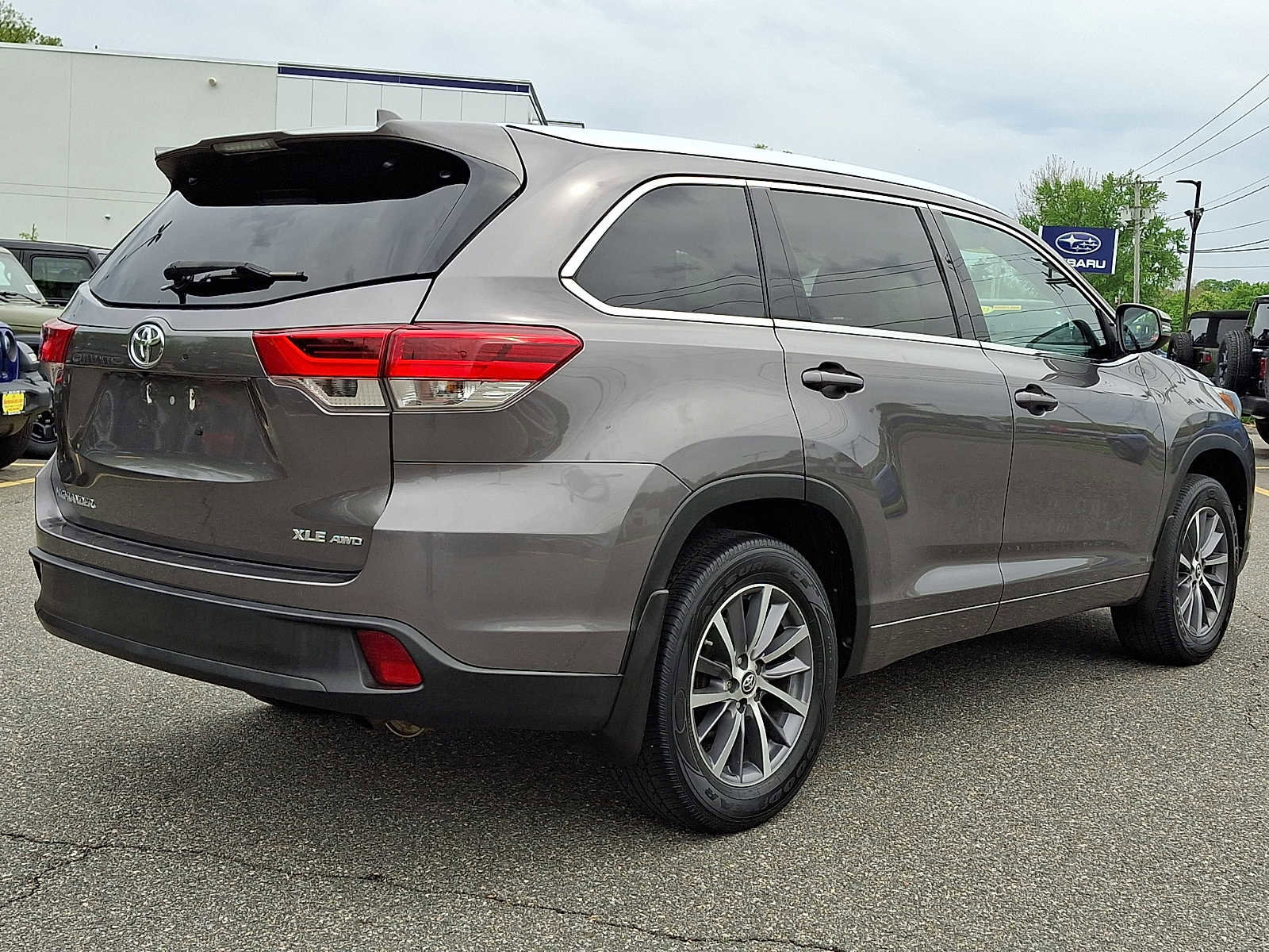 Used 2018 Toyota Highlander XLE AWD/4WD image 6