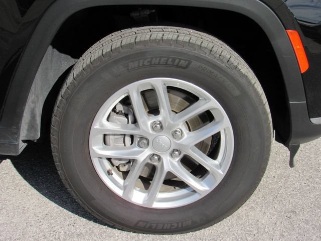 Used 2025 Jeep Grand Cherokee L Laredo RWD image 10