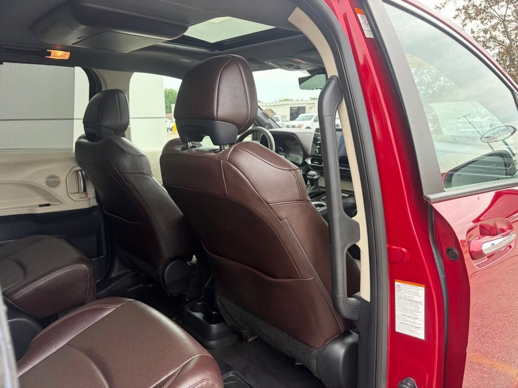 Used 2022 Toyota Sienna Platinum AWD/4WD image 23