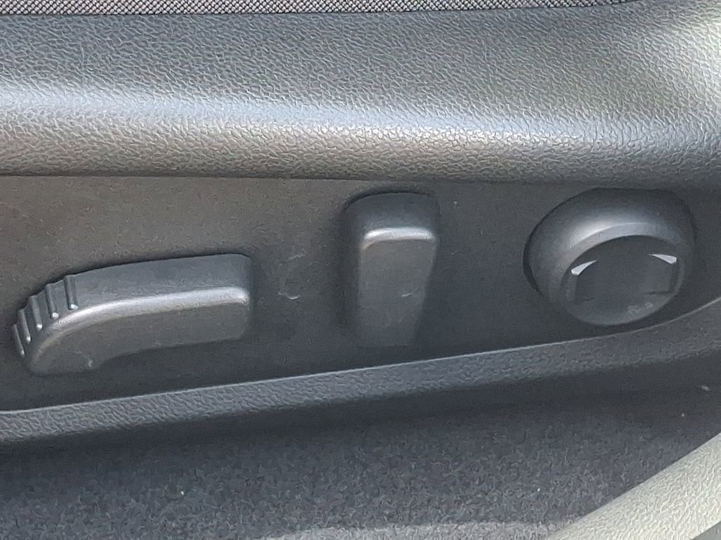 Used 2025 Subaru Crosstrek 2.0i Premium image 25