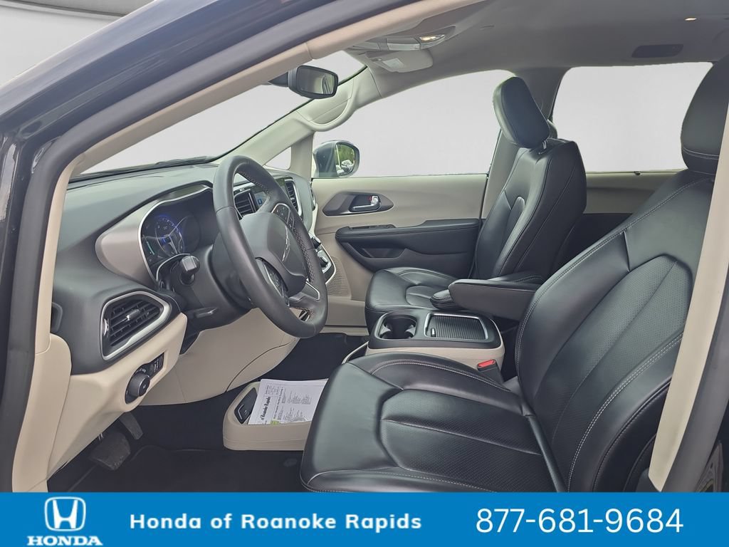 Used 2023 Chrysler Pacifica Touring-L FWD image 10