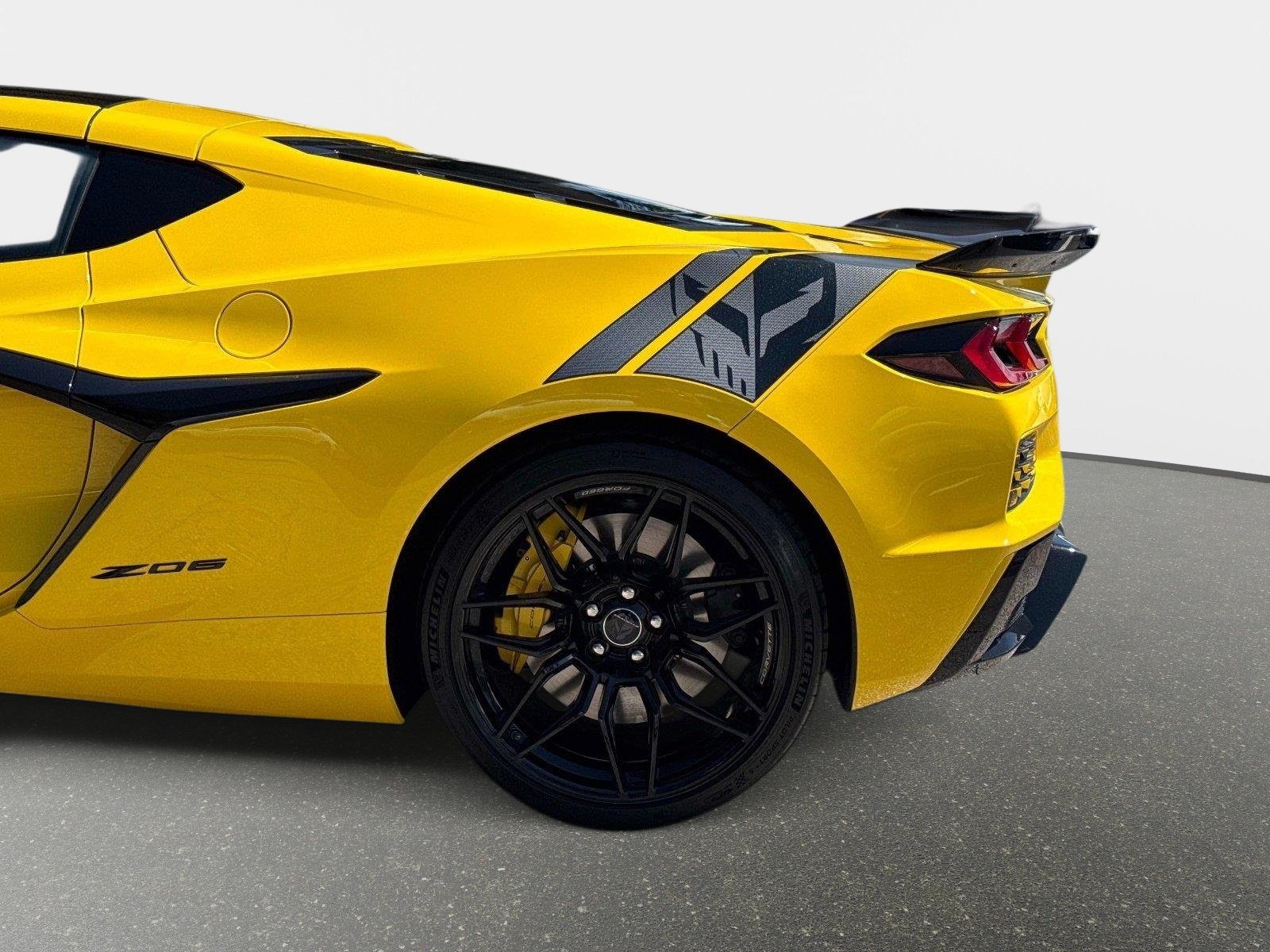 Used 2025 Chevrolet Corvette Z06 RWD image 15