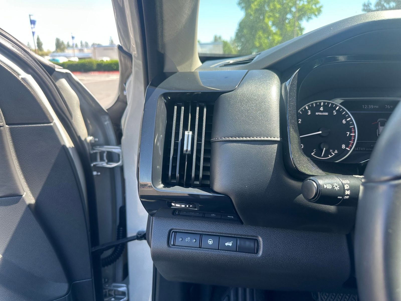 Used 2025 Nissan Pathfinder SV AWD/4WD image 37