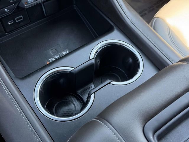 Used 2022 Chevrolet Tahoe Z71 w/ Z71 Off-Road Package AWD/4WD image 17