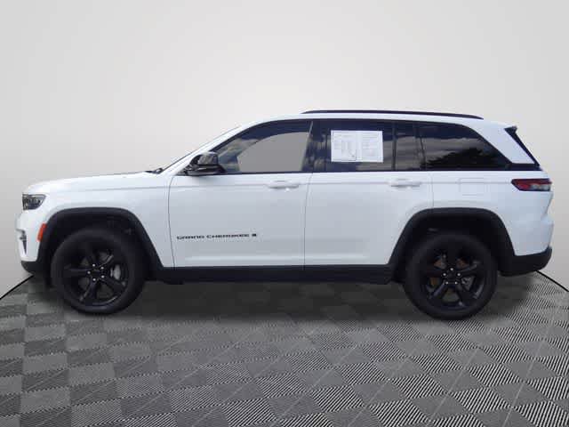 Used 2023 Jeep Grand Cherokee Limited w/ Black Appearance Package AWD/4WD image 2