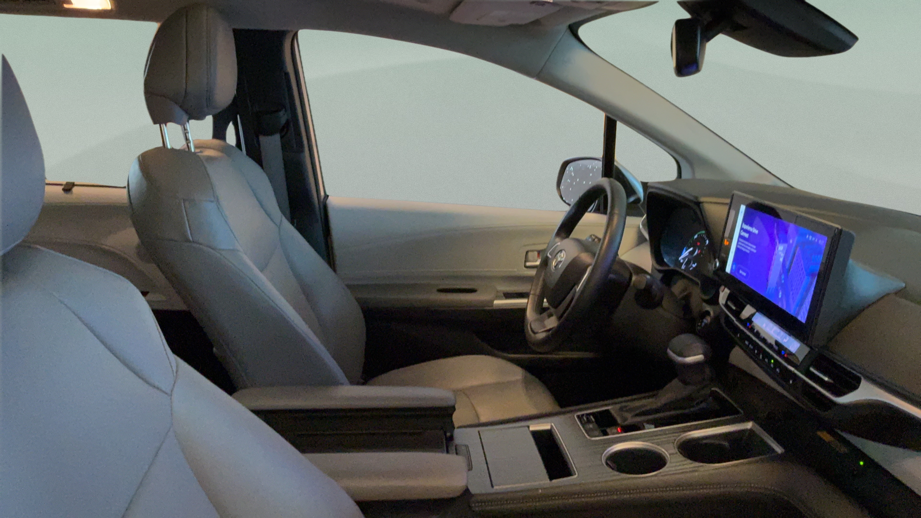 Certified 2025 Toyota Sienna XLE FWD image 38