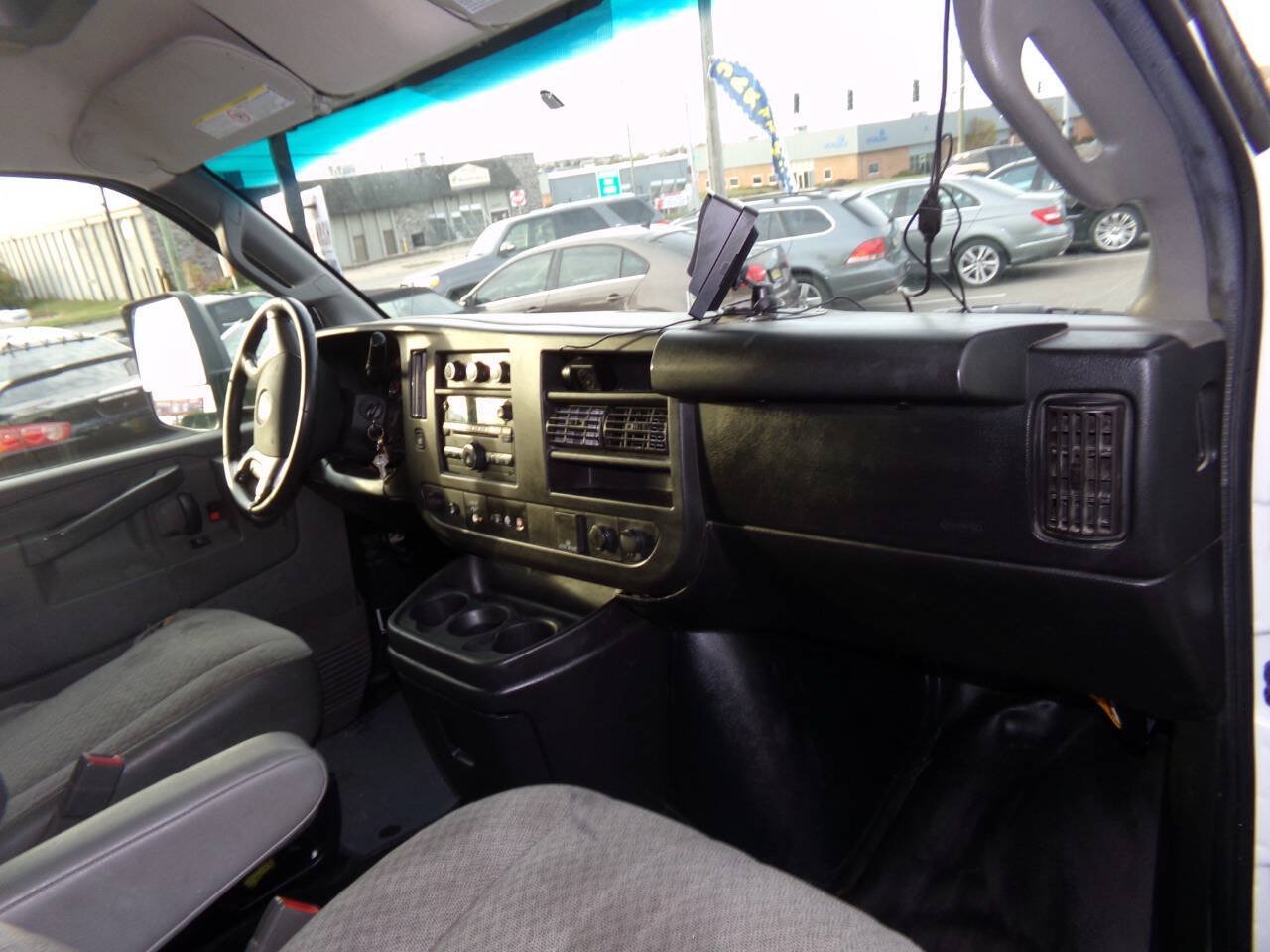 Used 2018 Chevrolet Express 3500 w/ Power Convenience Package RWD image 14