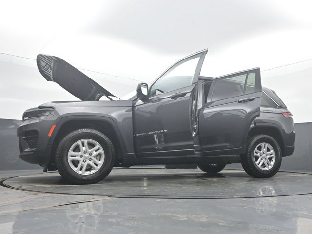Used 2024 Jeep Grand Cherokee Laredo AWD/4WD image 59
