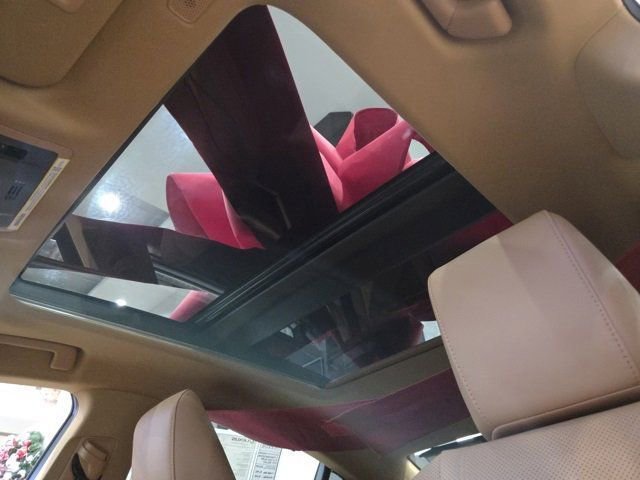 New 2025 Lexus ES 350 Ultra Luxury image 9