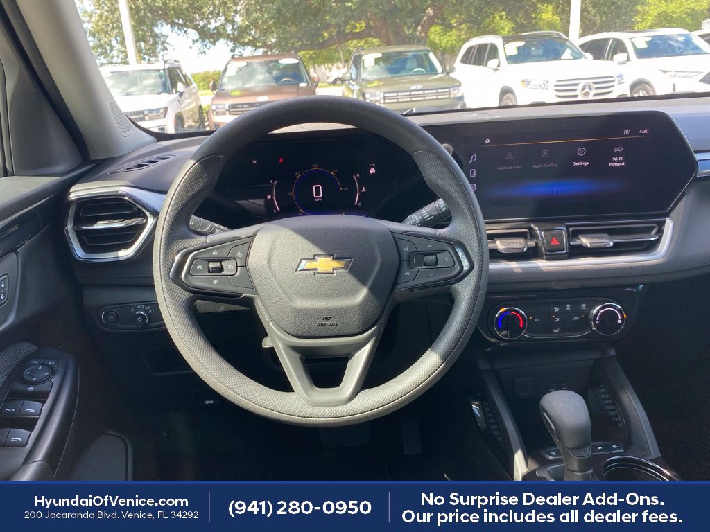Used 2024 Chevrolet TrailBlazer LT w/ Driver Confidence Package FWD image 3