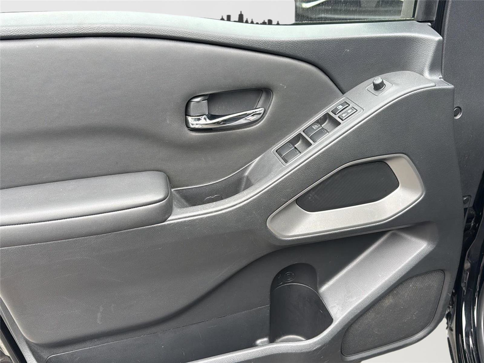 Used 2023 Nissan Frontier SV image 12